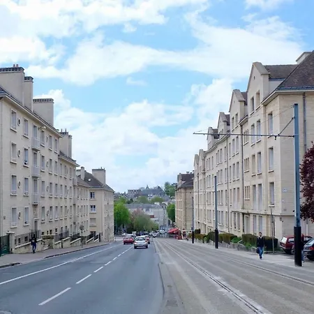 Confort, En Face Du Campus 1 Et Du Tramway